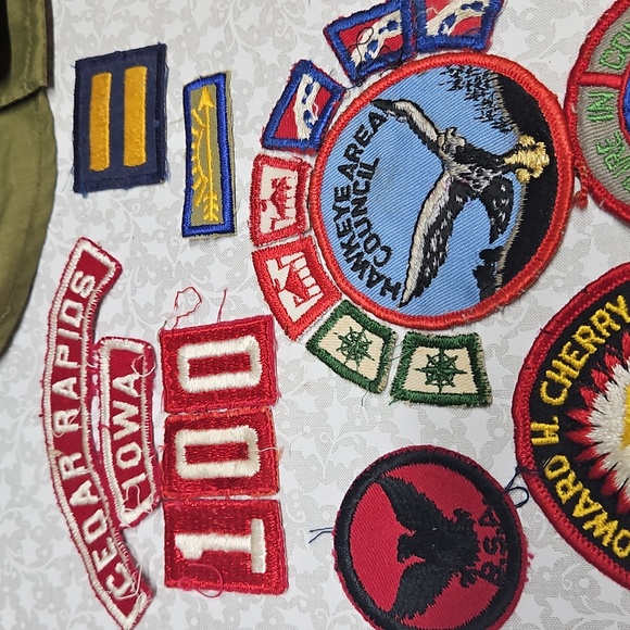 Vintage Late 60's Early 70's Cub Scouts Boy Scouts Shirt Patches Pins Lot - Picture 3 of 16
